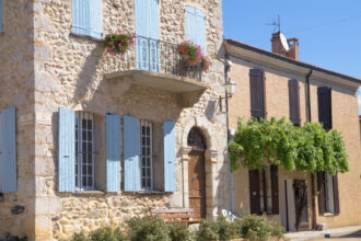 Avant/après : métamorphose d’une façade avec un enduit imitation pierre