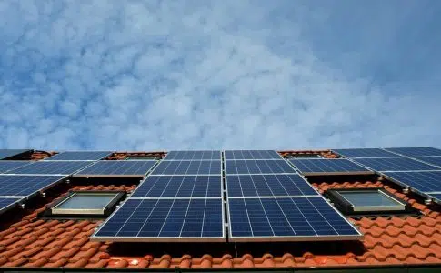 Panneaux solaires photovoltaïques : les raisons d’adopter cette technologie éco-responsable