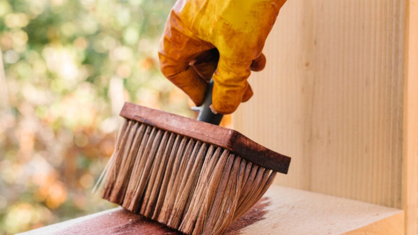 Rénover un chalet en bois : pourquoi choisir le sablage ?
