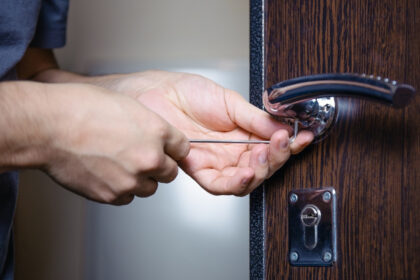 Serrurier à Lyon : comment gérer une porte claquée ou verrouillée ?